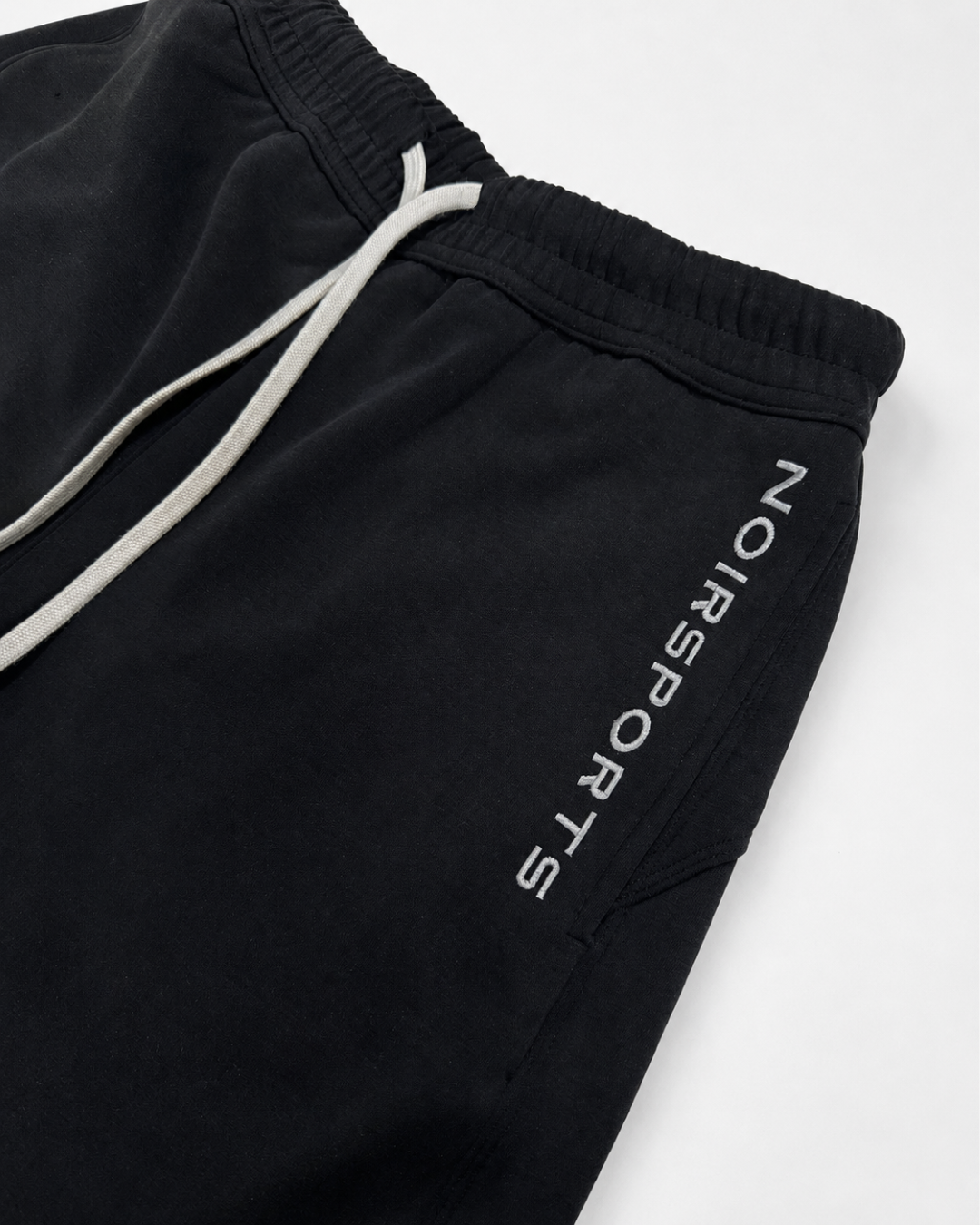 Detail_logo_poket_waist.png